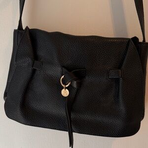 Vince Camaro Elegant Black Leather Shoulder Bag